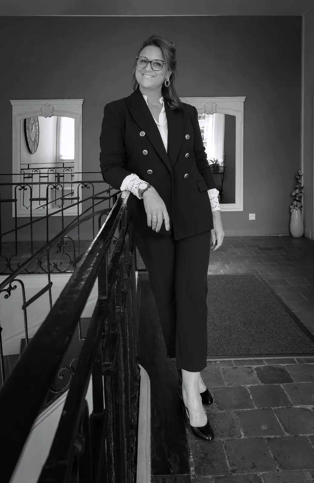 Portrait en noir et blanc de Linda Dubuisson, designer d'espace au Mans
